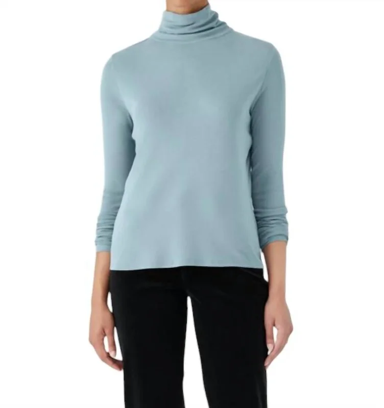 Scrunch Neck Slim Top In Moon Monochromatic Office Style