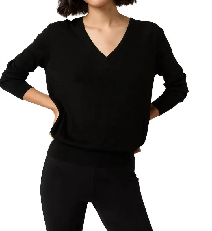Kate V-Neck Sweater In Black Escorial Wool Country