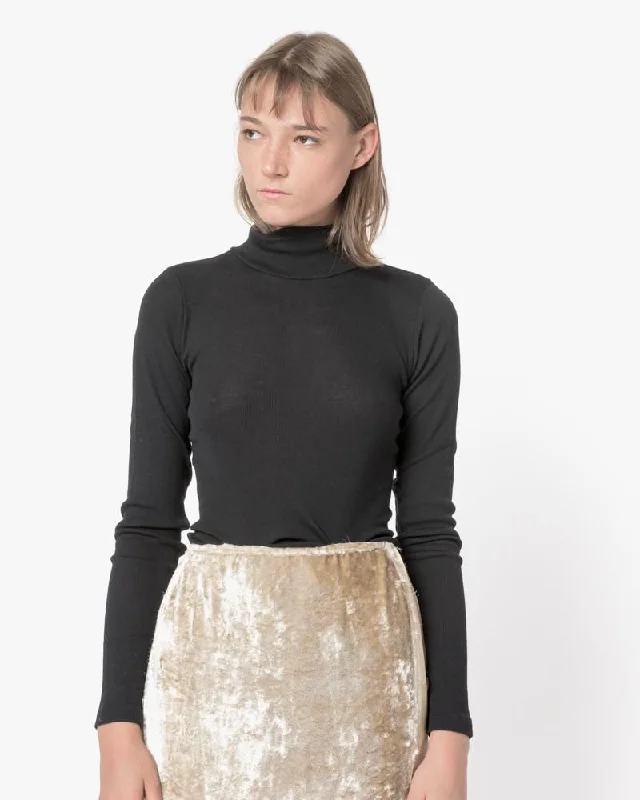 Long Sleeve Mock Neck Tee in Black Geometric