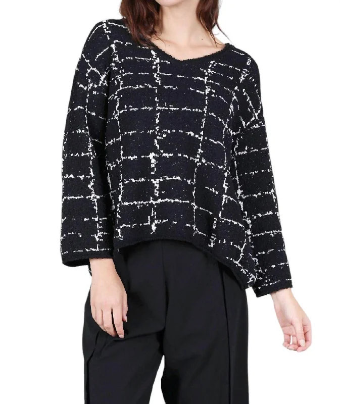 Bounce Swing Pullover Sweater In Black Adventure