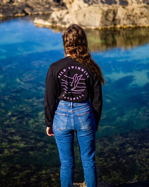 Wild Swimming Cornwall Unisex Black Long-Sleeved Tee Hip Women's Retro