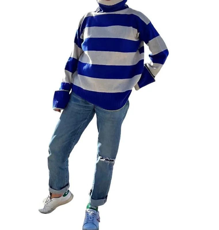 Funnel Neck Sweater In Blue & Cream Compression