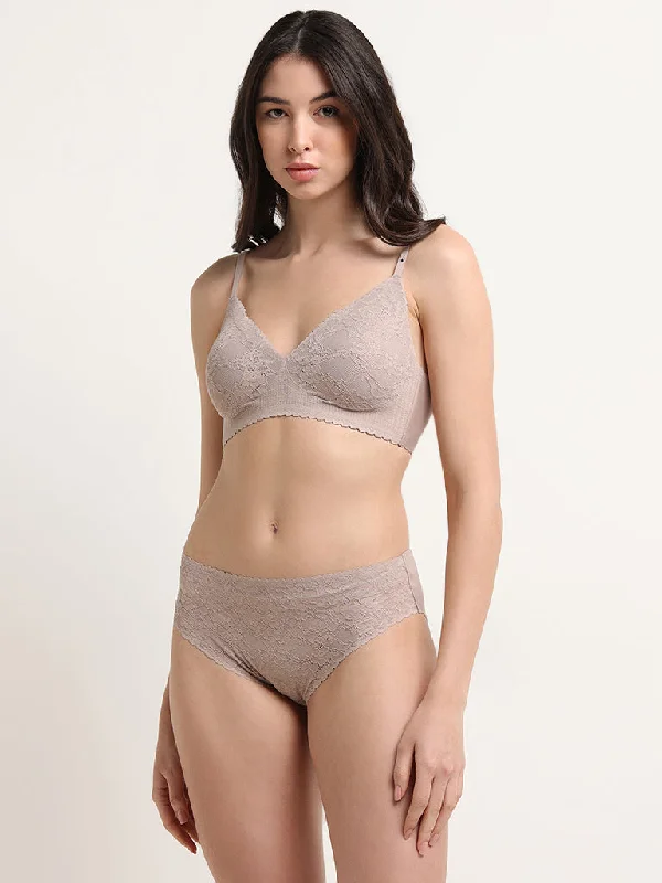 Wunderlove Beige Invisible Lace Brief Relaxed Women's 