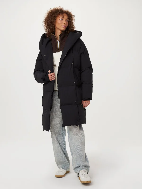 The Hygge Puffer Coat in Black garde